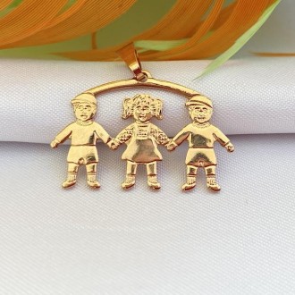 Detalhes do produto Pingente Dois Meninos e Uma Menina Folheado a Ouro 18K