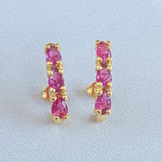 Detalhes do produto Brinco Ear Hook Zircônias Gota Rosa Fucsia, Folheado a Ouro 18K