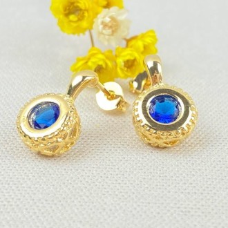 Detalhes do produto Brinco Detalhes Zircônia Redonda Azul, Folheado a Ouro 18K