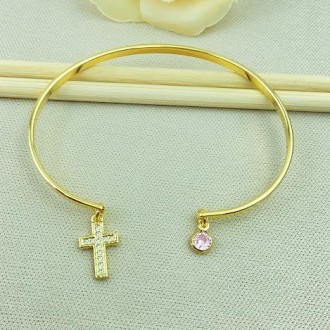 Detalhes do produto Bracelete cruz cravejada com zircônias, folheado a ouro 18K