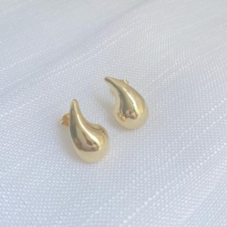 Detalhes do produto Brinco gota virgula banhado a ouro 18k