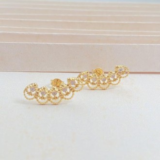 Detalhes do produto Brinco ear cuff gota cravejado zircônias, banhado a ouro 18k